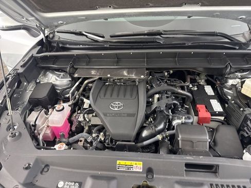 Used 2023 Toyota Highlander L image 29