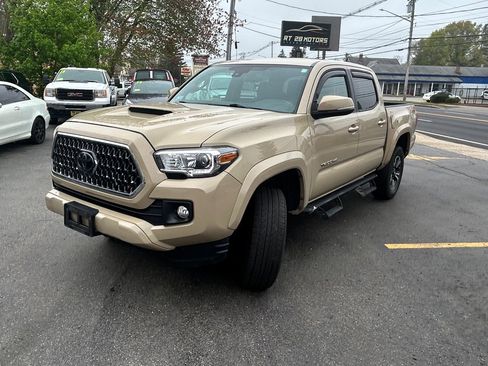 Used 2018 Toyota Tacoma TRD Sport AWD/4WD image 1
