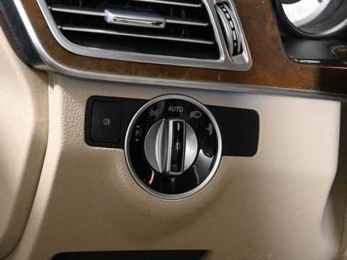 Used 2014 Mercedes-Benz E 350 4MATIC Sedan image 28
