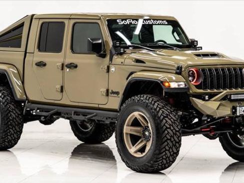 Used 2025 Jeep Gladiator Sport image 2
