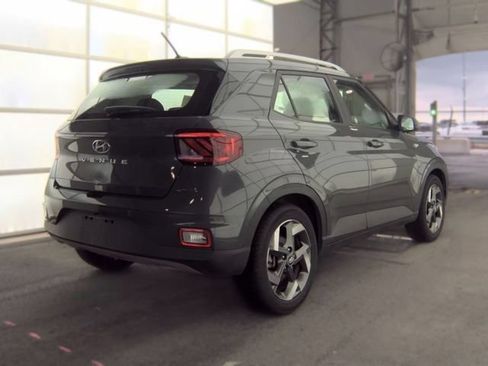 Used 2025 Hyundai Venue SEL FWD image 4