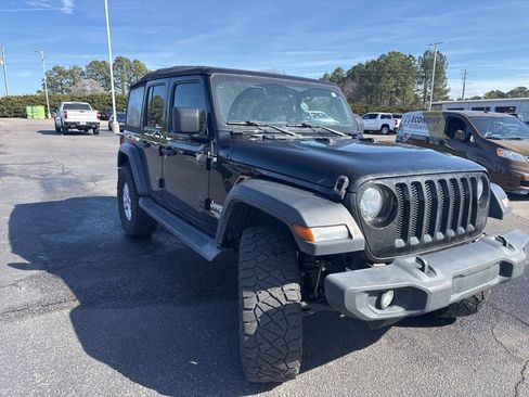 Used 2018 Jeep Wrangler Unlimited Sport S image 3