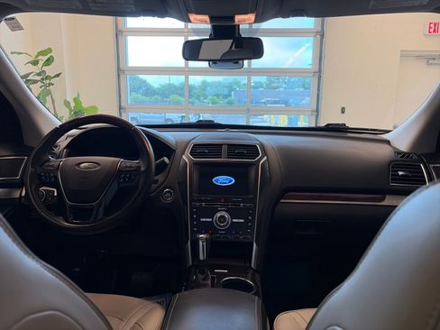 Certified 2017 Ford Explorer Platinum AWD/4WD image 9