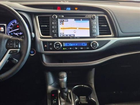 Used 2019 Toyota Highlander Limited FWD image 14