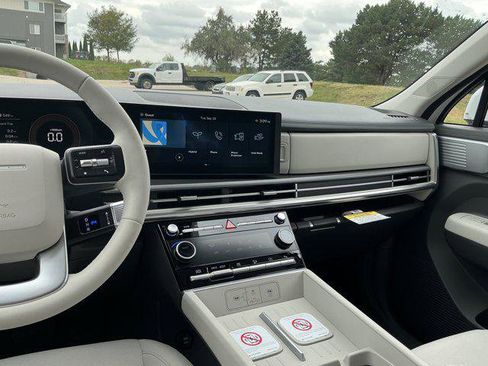 New 2026 Hyundai Santa Fe SE image 7