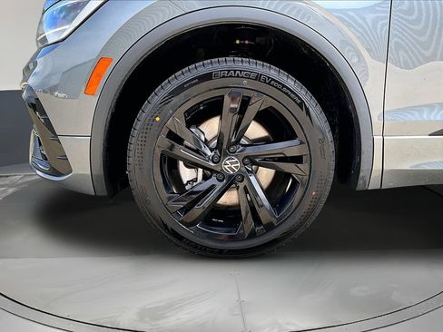 Used 2024 Volkswagen Tiguan SE R-Line w/ MDO Package, Two-Row AWD/4WD image 34