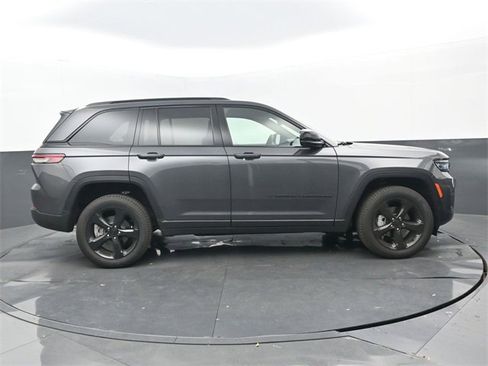 Used 2025 Jeep Grand Cherokee Limited w/ Black Appearance Package image 2