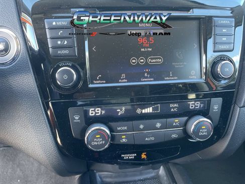 Used 2020 Nissan Rogue SV AWD/4WD image 18