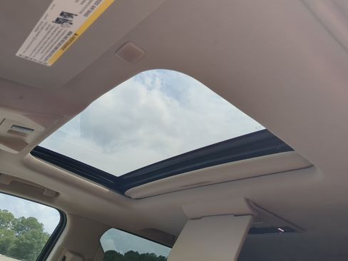 Used 2017 Cadillac Escalade ESV Luxury RWD image 18