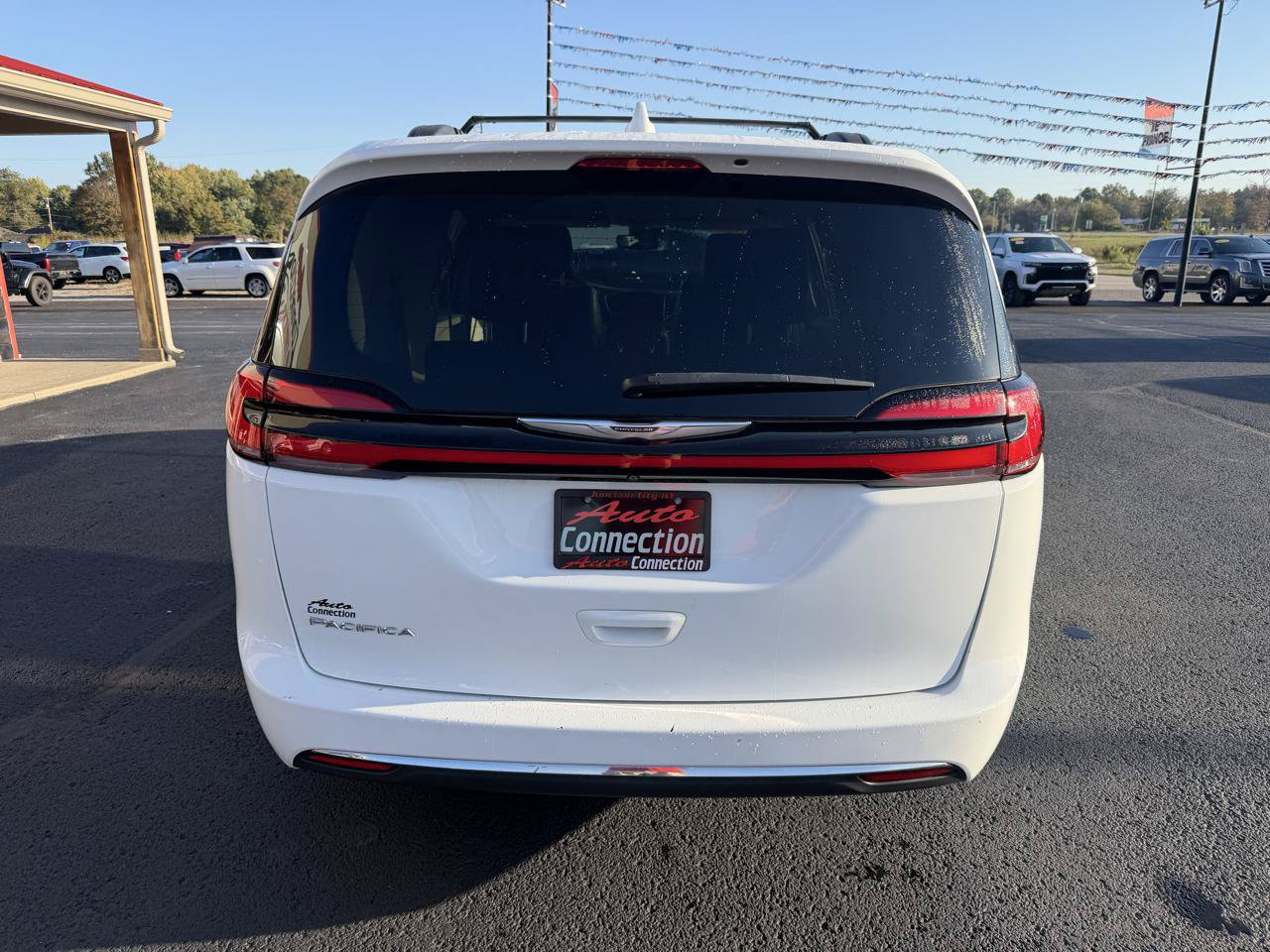 Used 2022 Chrysler Pacifica Touring-L FWD image 5