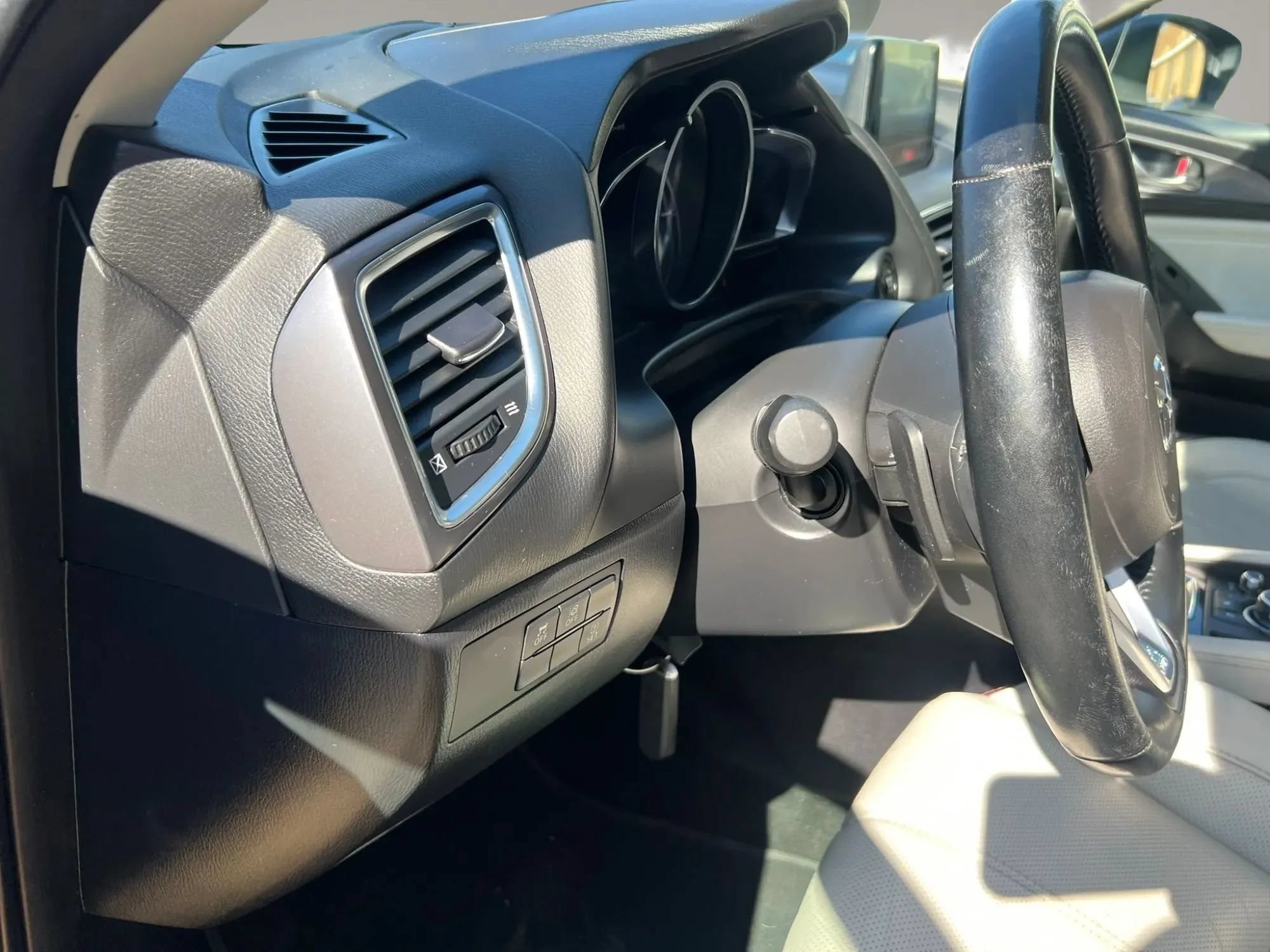 Used 2018 MAZDA MAZDA3 Grand Touring w/ Premium Equipment Package FWD image 14