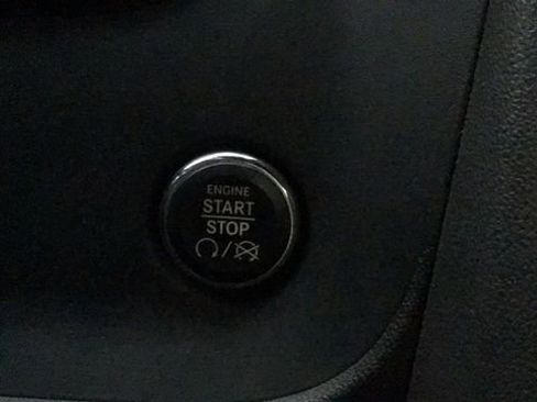 Used 2014 Dodge Challenger SXT image 18