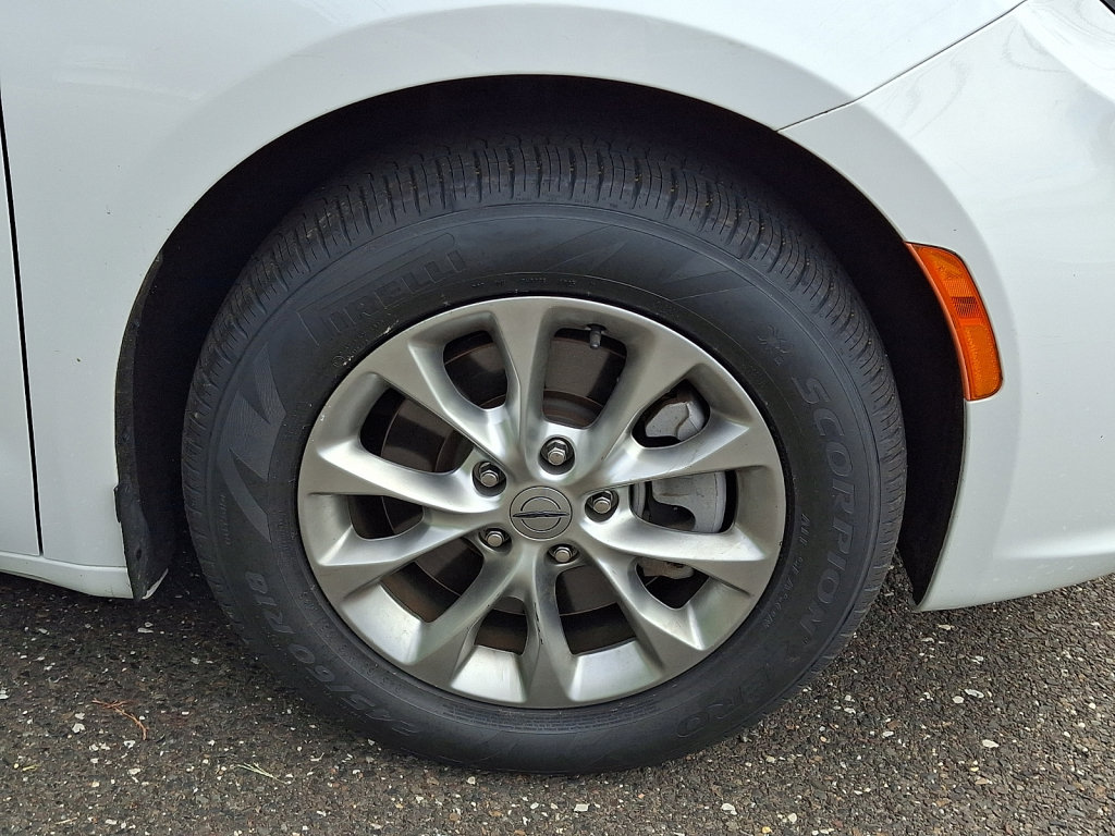 Certified 2023 Chrysler Pacifica Touring-L w/ Uconnect Theater Family Group AWD/4WD image 9