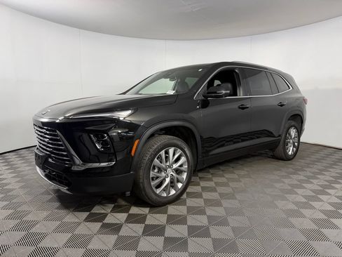 Used 2025 Buick Enclave Preferred AWD/4WD image 3
