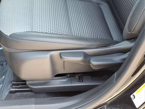 Used 2025 Chevrolet Trax LT FWD image 20