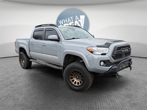 Used 2020 Toyota Tacoma SR5 w/ Technology Package image 1