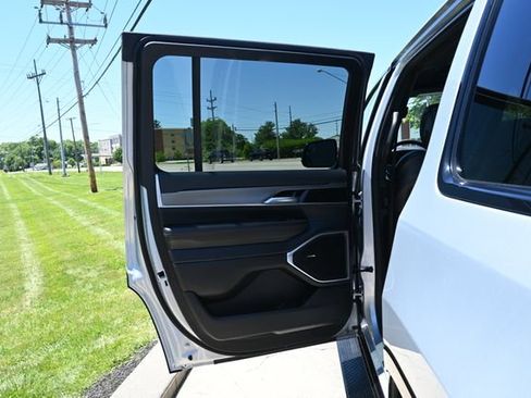 Used 2024 Jeep Wagoneer Series II AWD/4WD image 24