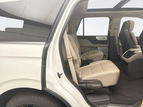 Used 2024 Lincoln Navigator Reserve AWD/4WD image 21
