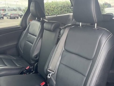 Used 2019 Toyota Sienna SE image 10