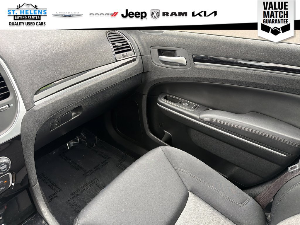 Used 2023 Chrysler 300 Touring w/ Safetytec Plus Group RWD image 27
