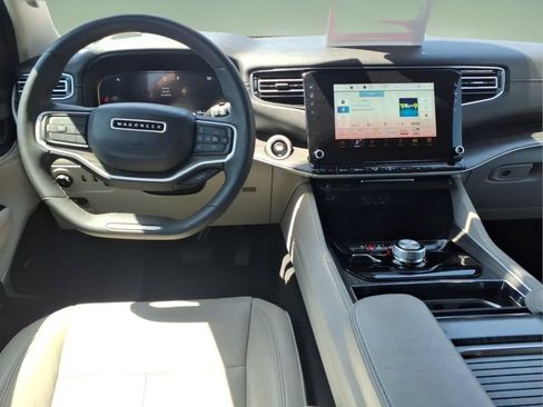 Used 2023 Jeep Wagoneer L Series II AWD/4WD image 9