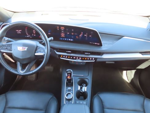 Used 2024 Cadillac XT4 Premium Luxury image 3