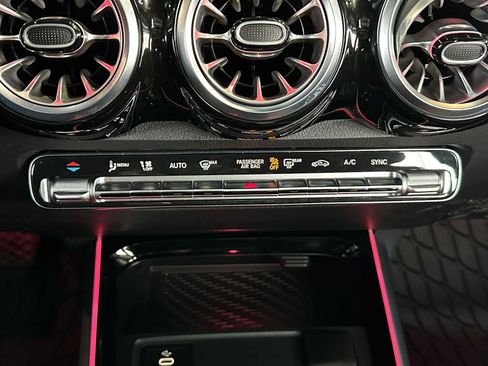 Used 2025 Mercedes-Benz GLB 250 4MATIC image 28