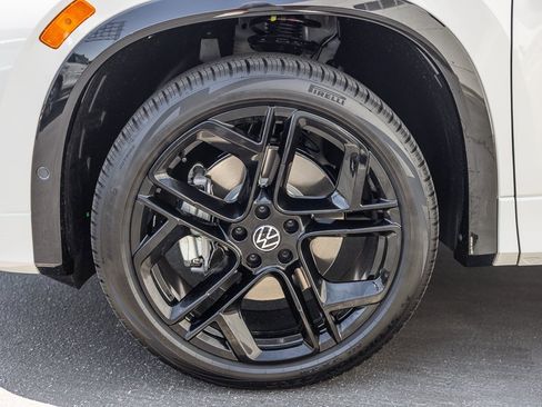 New 2026 Volkswagen Tiguan SE R-Line image 5