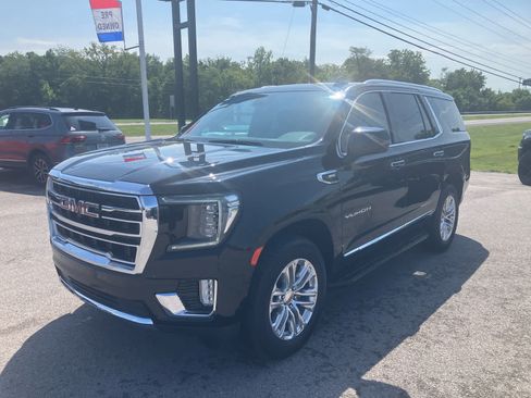 Used 2024 GMC Yukon SLT w/ SLT Luxury Package AWD/4WD image 3