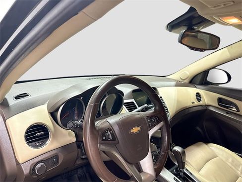 Used 2014 Chevrolet Cruze LT image 11