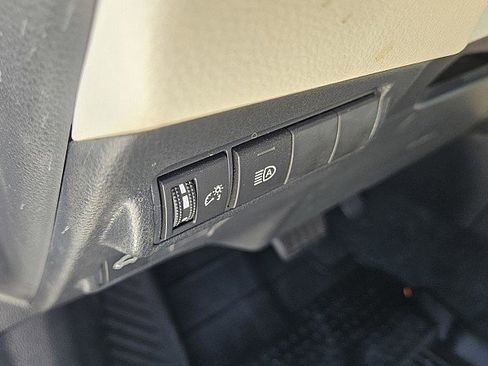 Used 2022 Toyota Corolla Cross XLE w/ Convenience Package image 20