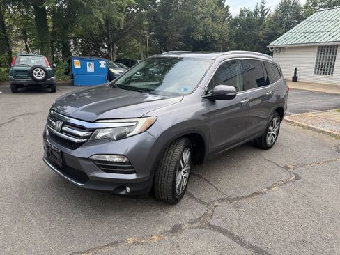 Used 2016 Honda Pilot Touring image 3