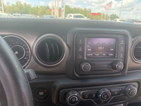 Used 2020 Jeep Wrangler Sport image 6