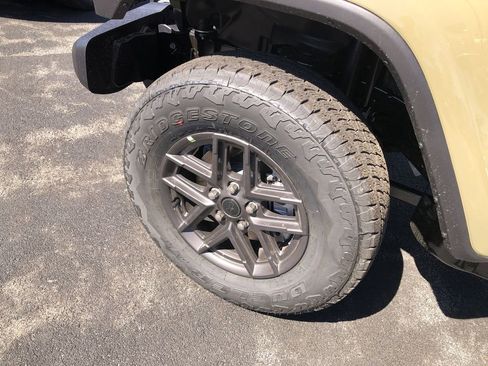 New 2026 Jeep Gladiator Sport AWD/4WD image 2
