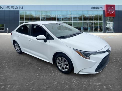 Used 2024 Toyota Corolla LE FWD image 3