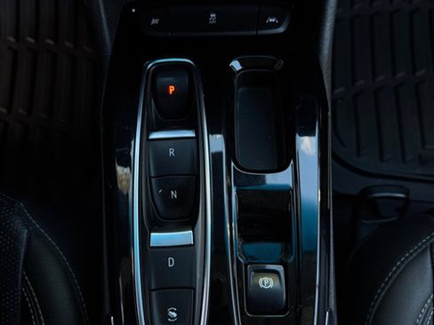 Used 2022 Chevrolet Bolt LT w/ Infotainment Package FWD image 18