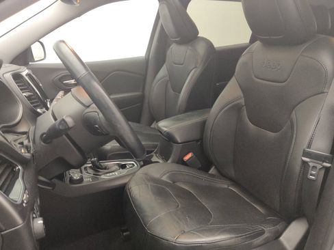 Used 2019 Jeep Cherokee Limited image 17