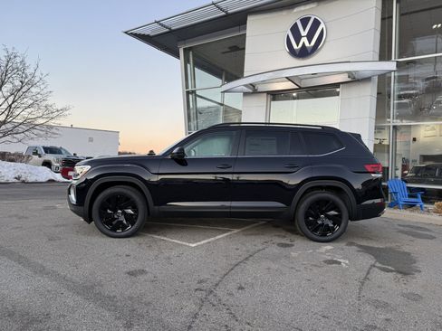New 2026 Volkswagen Atlas SE image 8