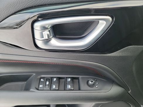 Used 2024 Jeep Compass Trailhawk image 11