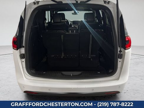 Used 2024 Chrysler Pacifica Limited FWD image 16