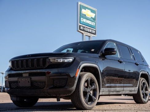 Used 2023 Jeep Grand Cherokee L Laredo image 1