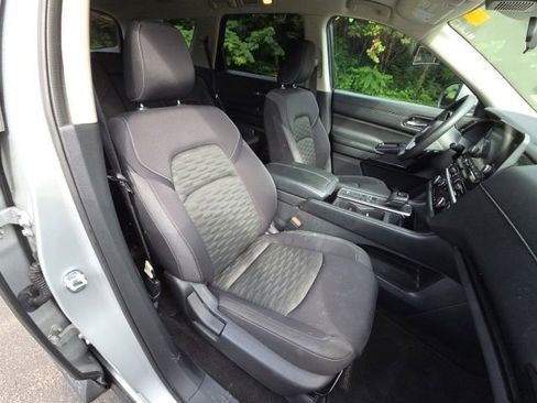 Used 2022 Nissan Pathfinder S FWD image 23