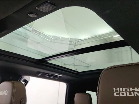 Used 2022 Chevrolet Tahoe High Country image 36