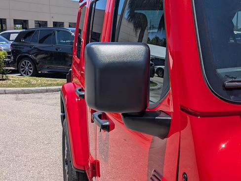 Used 2025 Jeep Wrangler Unlimited Sahara AWD/4WD image 12