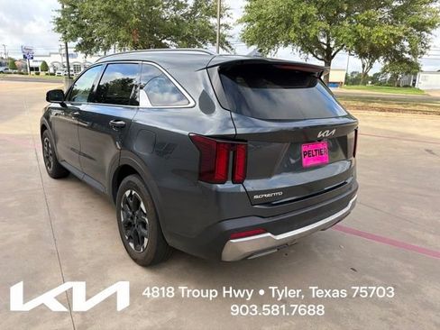 Certified 2025 Kia Sorento S w/ Panoramic Sunroof Package FWD image 9