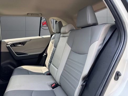 Certified 2022 Toyota RAV4 XLE Premium AWD/4WD image 18