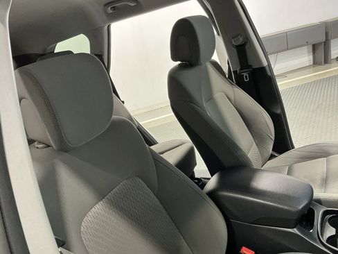 Used 2019 Hyundai Santa Fe XL SE image 24