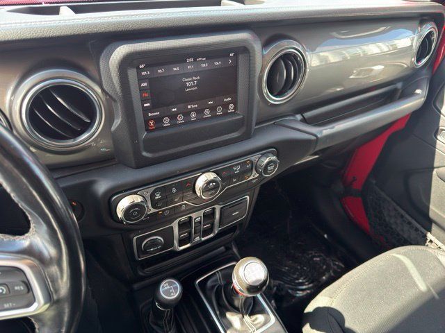 Used 2018 Jeep Wrangler Unlimited Sahara w/ Cold Weather Group AWD/4WD image 15