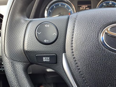 Used 2019 Toyota Corolla LE image 28