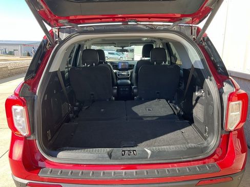Used 2021 Ford Explorer XLT w/ Equipment Group 202A image 23